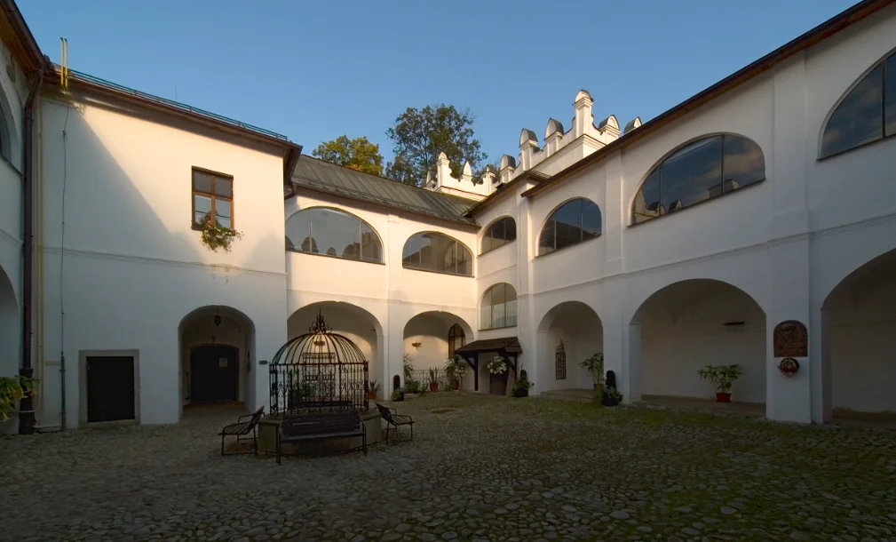 Kaštieľ Strážky 5